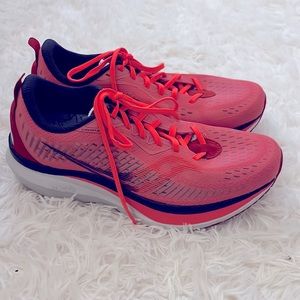 Saucony Endorphin Speed 2 Size 9.5